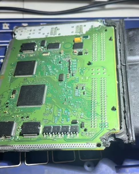 Tarjeta electrónica de una ECU